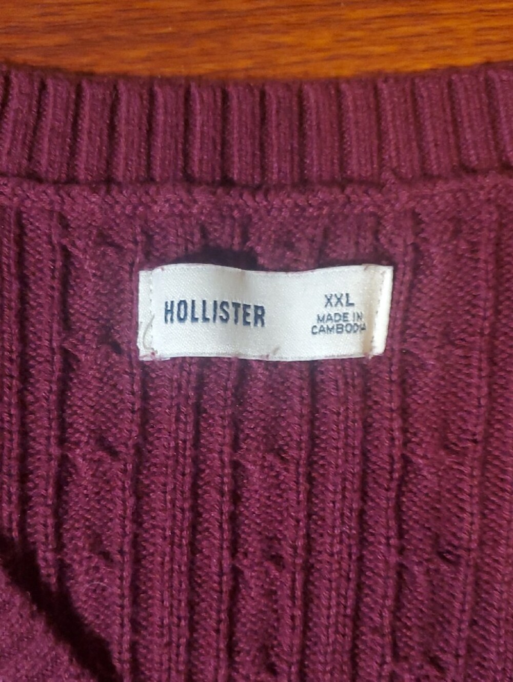 Hollister Women's Cable Knit V-Neck Sweater - Wine - Picture 2 of 3